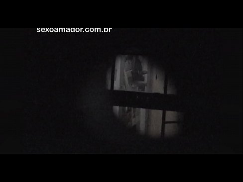 ❤️ Blondie vin an kasèt yon voyeur nan katye kache dèyè brik kre ❤ Videyo pònografi nan nou ️❤
